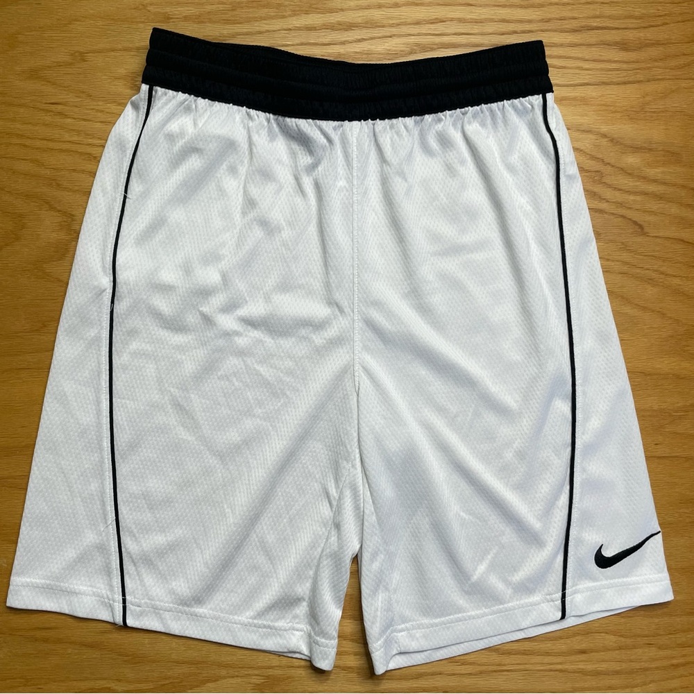 Boys Nike Basketball Shorts XL white & black
